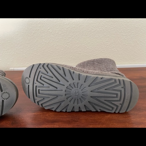 UGGS Size 7 🎁FREE GIFTS - Picture 5 of 14